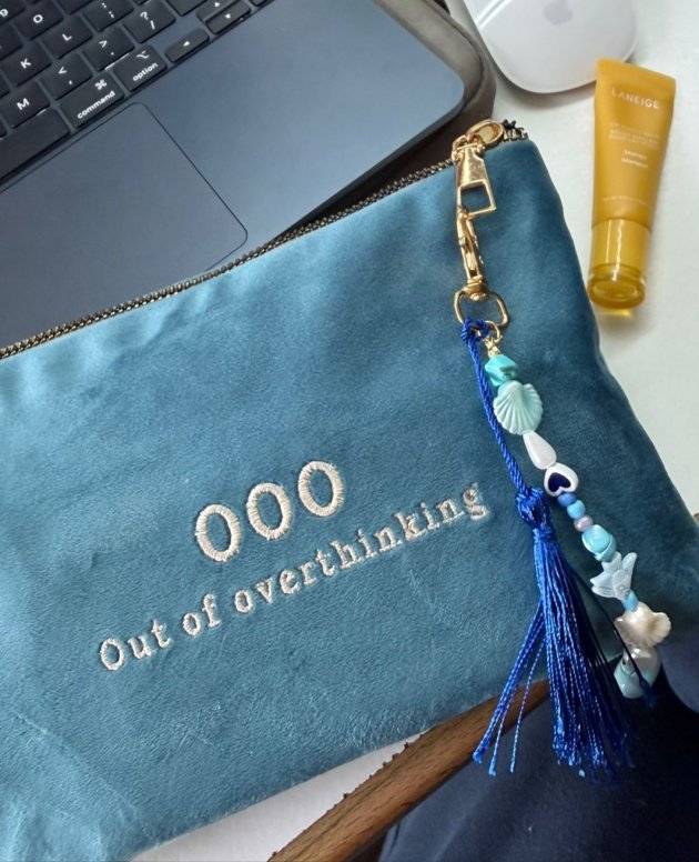 Out of overthinking-pouch